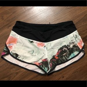 Lululemon Women’s Multicolor Speed Short, size 6